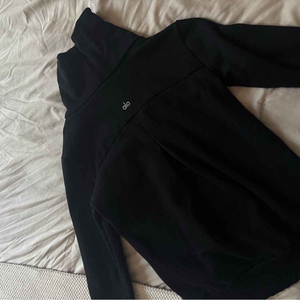 ALO Yoga Classic Black Pullover